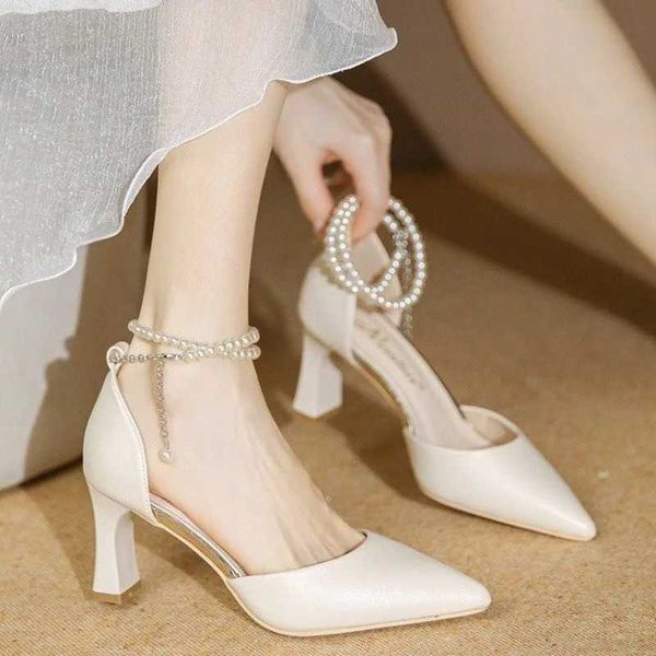 Sandálias Novo White Ankle Pearl Strappy Design Moda High Heels Women Pumps STILETTO Vestido sexy Casamento Sapatos de noiva