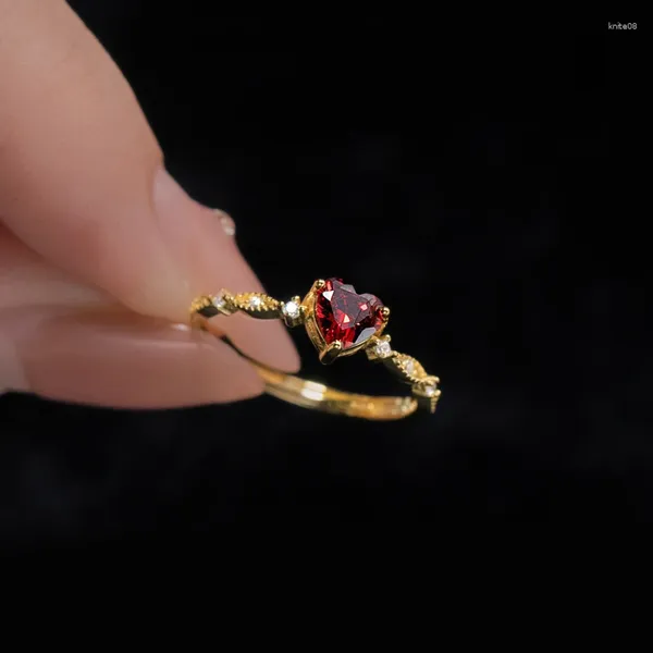 Cluster Ringe Luxus Mode Ruby Heart Form Zirkon Ring Frauen Romantische süße offene Schmuck Hochzeitsfeier Valentinstag Geschenk