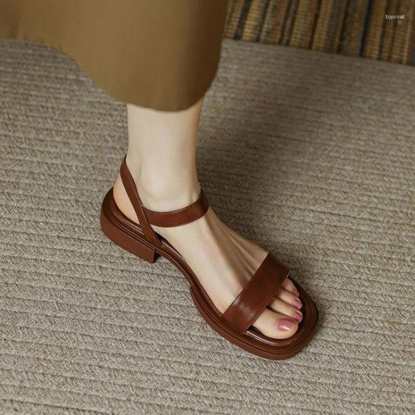 Lässige Schuhe französische Vintage braune Sandalen 24 Sommer Low Heel Roman mit offener Zehenstreifen einfache und komfortable Frauen mit flachem Boden