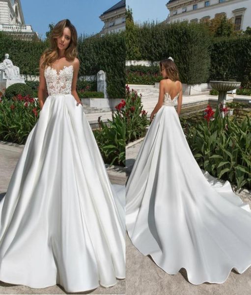 Vestidos de noiva de cetim de cetim brancos 2020 Sexy sem costas V Vosco de pescoço Aplique vestidos de noiva longos com bolsos3937746