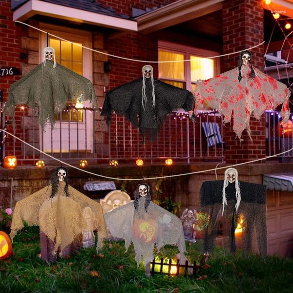 Estatuetas decorativas decorações de Halloween festas fantasmas fantasmas bandeiras pequenas bandeiras penduradas no pátio.