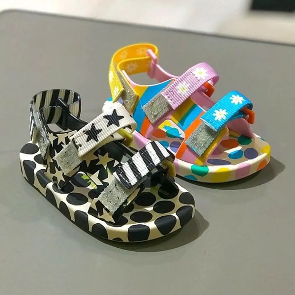 Прибытие 2024 Mini Kids Summer Sandals Kids Beach Shoes Big Girl и Boy Fashion Jelly Shoes hmi083 240416