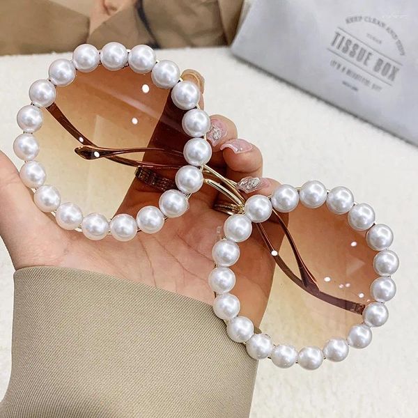 Sonnenbrille 2024 Modelegierung runde Perle für Frauen Vintage Elegante Luxusparty Sonnenbrille Damen Biege Beine Beintöne
