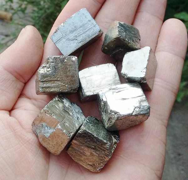 Ganze 100g natürliche Eisenpyrit -Rohsteine Mineralien und Steine stürzten Rough Edelsteinproben Heilung 6896092