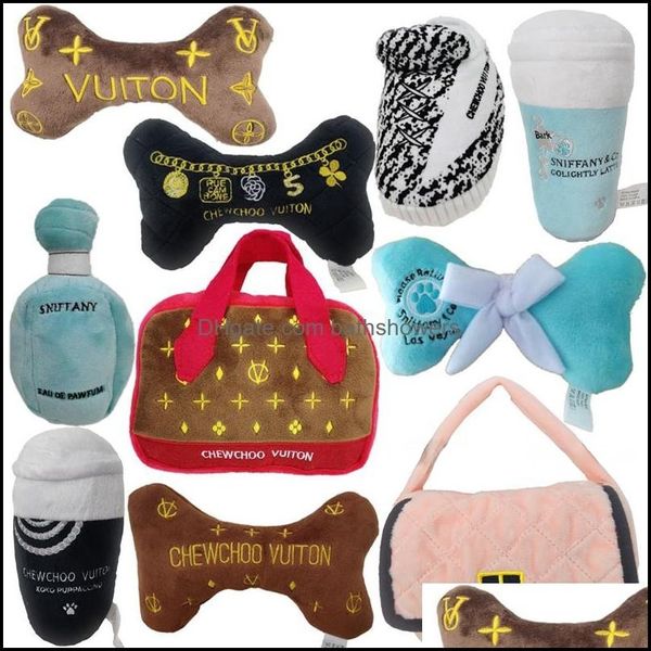 Hundespielzeug Kautierende Designs Dog Toys Runway Puppenkollektion einzigartige Quietschparodie P Dogs Spielzeugknochen Handtasche Tasse 10 Farbe Großhändler Bathshowe Dhsmi