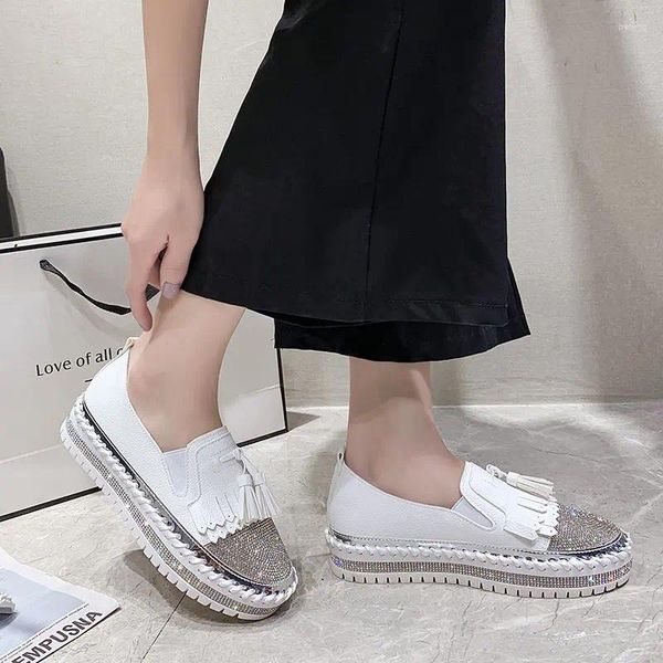 Scarpe casual Fringe Fringe Women's Luxury Flats Bling Slip-On Crystal Crystal Piattaforma piatta Falzati per lady Big Size 42 43