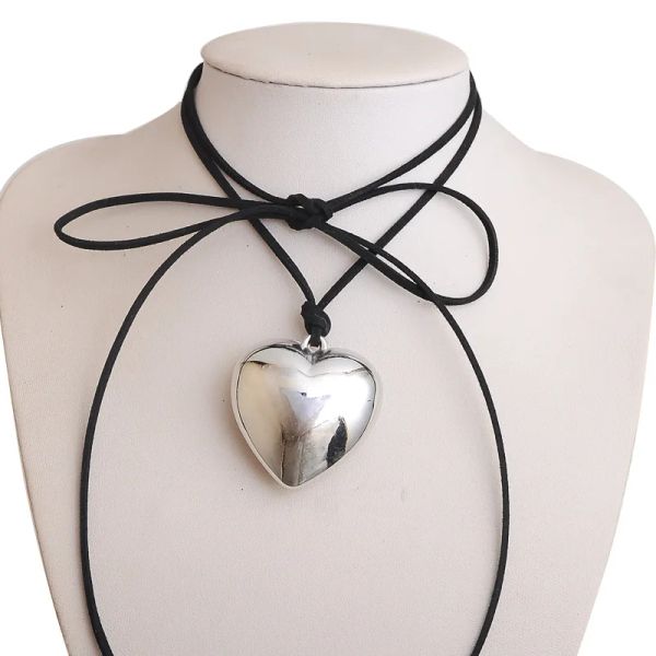 Colares de colar de coração chunky vintage para mulheres pretas Cordamento de veludo preto Big Heart Cheker 2023 Novas jóias de declaração de moda