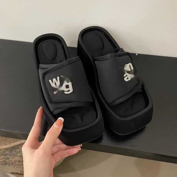 Slippers 2023 Summer Mulheres Black Platform Slipper Fashion Gross Sole Diamond Letter Sandal Ladies