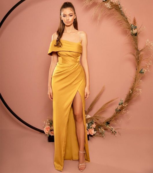 Elegante lange gelbe Satin -Abschlussballkleider mit Schlitzscheide eine schulter ärmellose bodenlange Reißverschlussrücken -Abschlussballkleider für Frauen