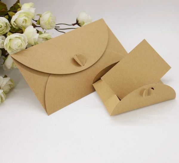Envelopes com bolsa de cartão de convite em branco