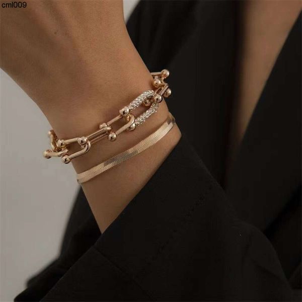 Designer-Armband weibliche Persönlichkeit Trend Retro flache Schlange Bonet Metal Textur Hip Hop U-förmige Hufeisenquadratschnalle Wasser Diamant Handstück Handstück Handstück