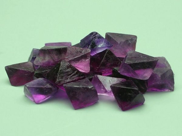 1 bolsa 100 g natural 100g natural bonito fluorito roxo octaedro fluorito cubo de cristal de cristal de cristal de cristal caído tamanho 12938385