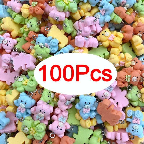 Ciondoli 100pcs/pacchetto di resina orso all'ingrosso alloggiamento mix kawaii cartoni animati a pendente a ciondolo fai -da -te carini