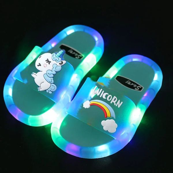 Ragazzi per bambini ragazzi pantofole fumetti fumetti unicorno animali stampano scarpe illuminate di moda carina bagno per bambini bambini 240410