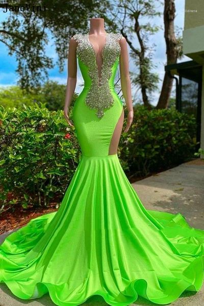 Partykleider Janevini 2024 Luxusgrüner Meerjungfrau Perlen Abend sexy Deep v Hals Satin Dubai Prom Kleid Arabische formelle Kleider