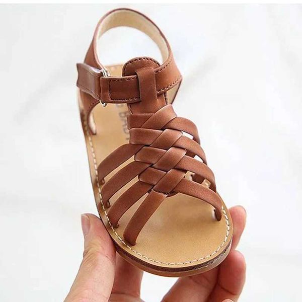 Sandalen Sommer Kleinkind Kids Baby gewebtes Sandalen für kleine Mädchen Jungen schwarz brauner Freischule Flat Beach Schuhe 1 2 3 4 5 6 Jahre alte neue 240423