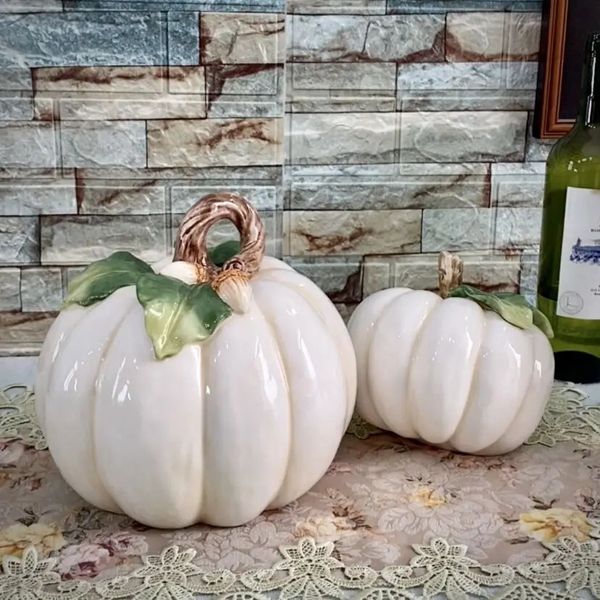 Statue di zucca in ceramica bianca Halloween statua della casa decorazioni per la casa artigianato decorazione della stanza oggetti soggiorno ornamento in porcellana figurina 240416