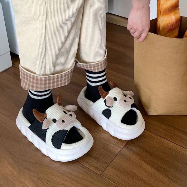 Slippers Women Cow Cartoon fofo Plataforma de nuvem macia Sapatos internos Summer fêmea slides de solas grossas Sandálias Male House Slipper