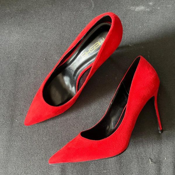 Scarpe eleganti donne pompe da 10 cm tacchi sottili in pelle scamosciata punta punta sexy sfilare da ufficio da lavoro posto posto con la sposa ad alta sposa rossa normale con il tacco alto