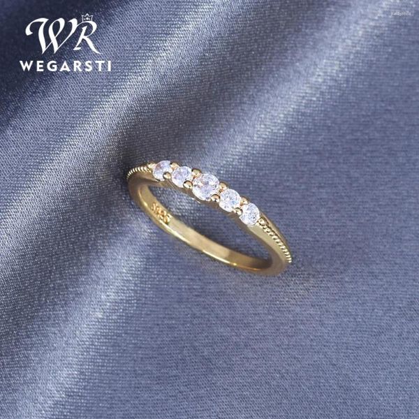 Anelli a cluster 14k Gold giallo oro semplice Simple intarsiatura della moda zirconia Ring per donne Accessori per le dita della festa di gioielli quotidiani