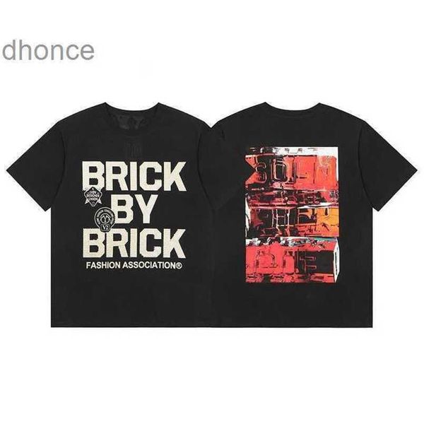 Designer masculino Moda curta de manga curta Carta da moda Trendy Brick T-shirt com mangas com imagem comemorativa de hip-hop Round pescoço homens meia camisa