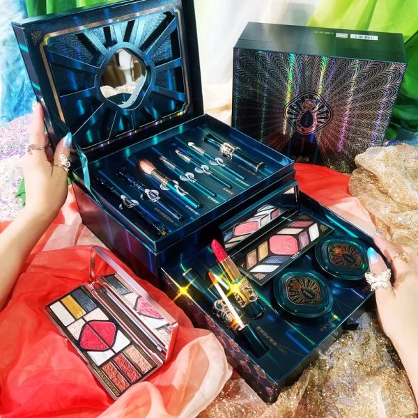 Set make up set cosmetics set completo cosmetics dodici pezzo set vegan cosmetici set natalizio box regalo regalo di compleanno di natale etichetta private