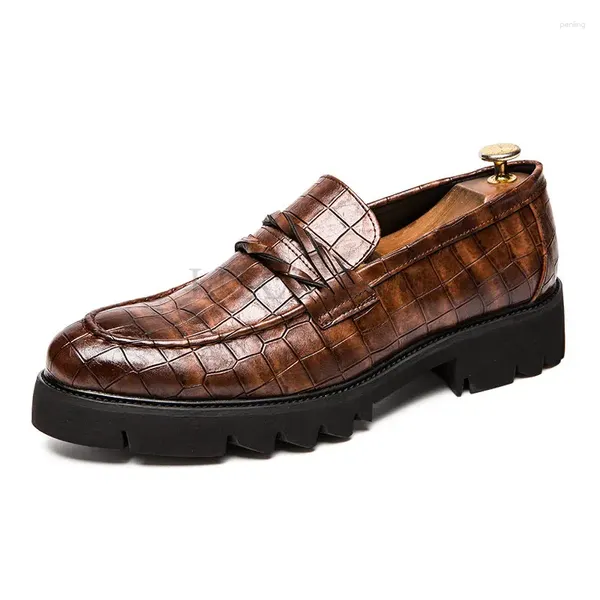 Lässige Schuhe Männer Leder im Freien formelle Geschäftsleute fashion schwarzer Retro-Slip-On-Herren-Ladungsförderer Zapatos Hombre