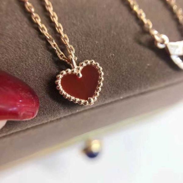 Designer di alto grado Vancefe Little Red Heart Love Necklace Womens 18K Rose Gold Bracciale Piccole orecchini a cuore rosso Agata Rossa
