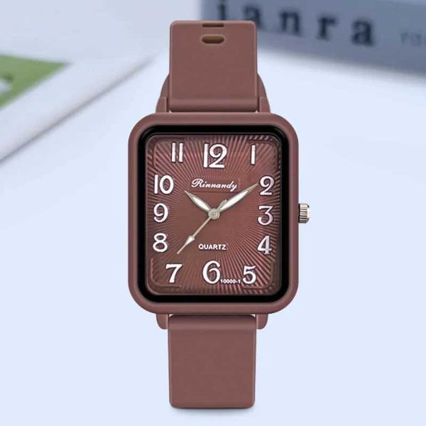 Начатые часы бренд силиконовые ремешки для часы для студентов Leisure Square Digital Women Quartz Watch New Fashion Ladies Luxury Bristech