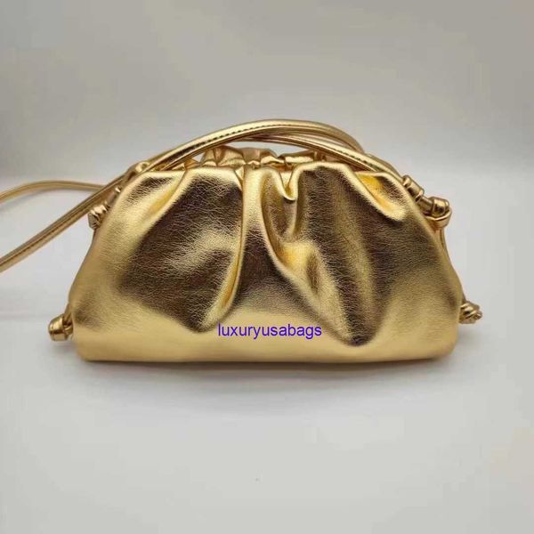 Designer feminino mini bolsa de bolsa bolsa botegaveneta mini Intrecciato couro de couro tamanho 13 cm (h)*22cm (w)*5cm (d) fechamento da estrutura magnética do compartimento único w68b