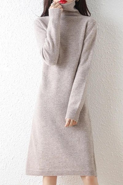 Abiti casual Micchiale in lana merino 2024 Autumn e inverno Le donne a metà lunghezza di colore solido si pendola con un abito a maglia calda