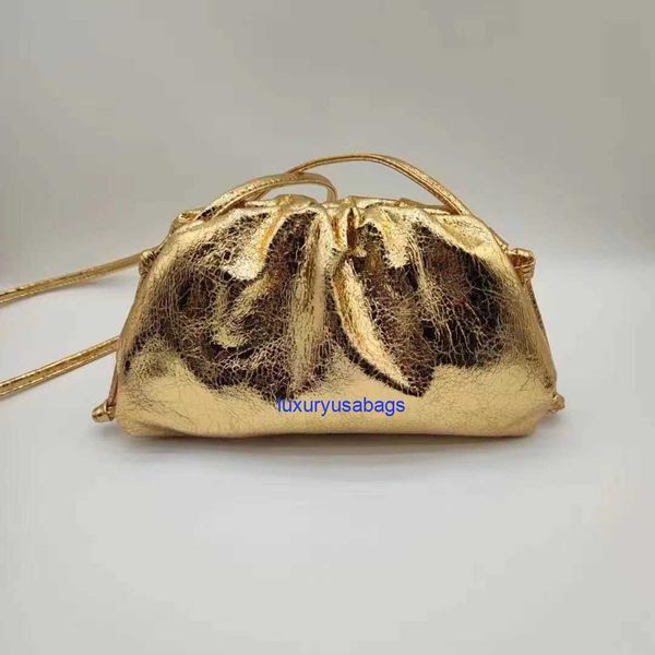Designer Womens Shiny Mini Beutel Clutch Bag Botegaveneta Mini Intrecciato Lederkupplungsgröße 13 cm (H)*22 cm (w)*5 cm (d) Einzelkompartiment Magnetic -Rahmenverschluss K2UQ