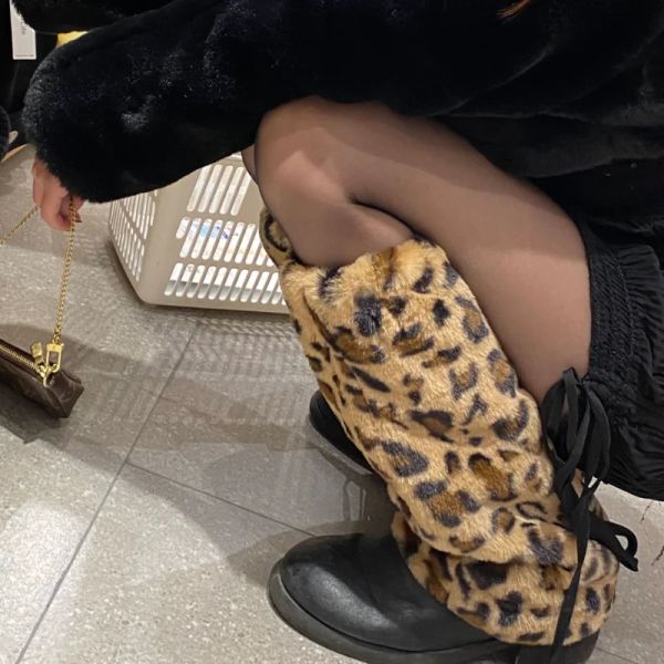 Potties Gyaru pelzige Beinwärmer Y2K Goth weiße Kunstfell Bein Beinwärmer -Stiefel Deckung Dame süße JK Knieschwere Hipster warme Socken Mode Socken