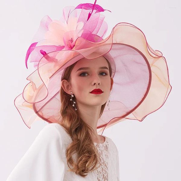 Berretti Pink Big Flowers Lace Wedding Party Cap Hepburn Style Elegante cappello a cilindro nero di lusso con cappelli da fedora di rosa bianca