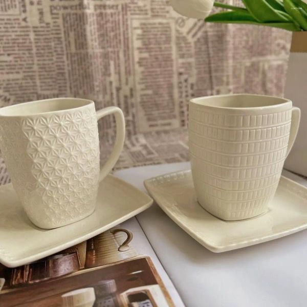Tazze da 300 ml Bellissima tazza di caffè in ceramica bianca set di lussuoso cucchiaio di tazza di grande capacità e piatti per la colazione a bolle d'acqua tè