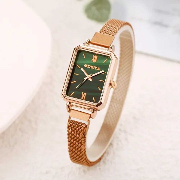 Relógios de pulso 2024 New Women Women Women Fashion Square Ladies Quartz Watch Strap Magnetic Green Dial Green Rose Mesh Mesh Luxury Women Welkes 240423