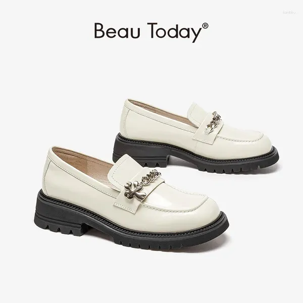 Scarpe casual beautiday mochioni donne donne vera mucca in pelle rotonda slittamento su catena metallica a quattro foglie decorazioni da femmina scarpa piatta fatta a mano