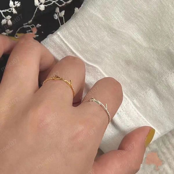 Luxury Simple Simple Bang Ring Designer Gold Ring Designer Gold Anello vintage Strasgo Cute Classic Open Open Casual Date Party G244243BF