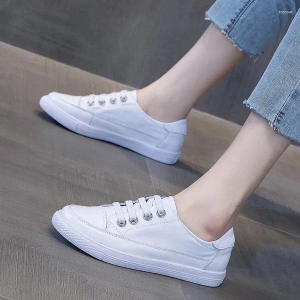 Lässige Schuhe 2024 Frauen echte Leder -Turnschuhe Großgröße Little White Fashion Ladies Vulkanisierte Frau Sommerwohnungen