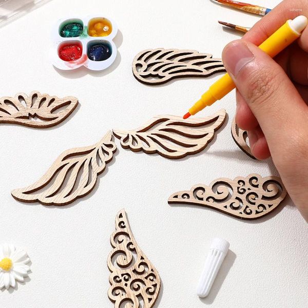 Figurine decorative ali di legno ritagli di ala angelo forma abbellimento etichette fai -da -te patch perforato a chip naturale