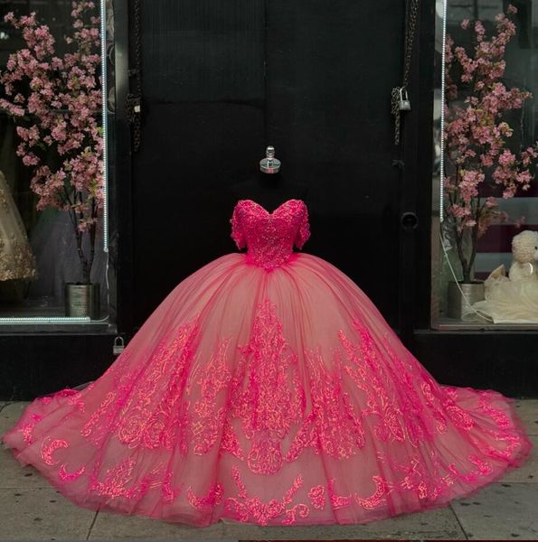 Fuchsia Pink Farkly Prinzessin Quinceanera kleidet sich von Schulter Gillter Applique Blumenkorse Vestido de 15 Quinceanera 2024