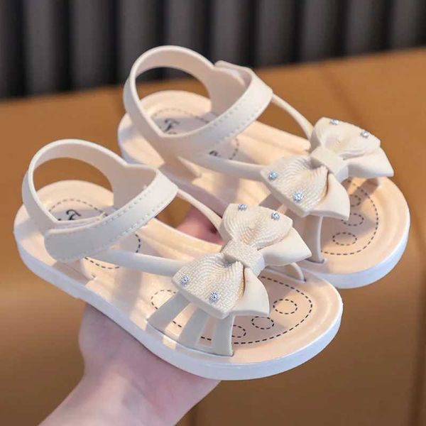 Sandals Girls Sandals 2023 Summer Nuovo medio e grande per bambini Middles Principessa Principessa traspirante Sandali da spiaggia per bambini 2-10 anni 240423