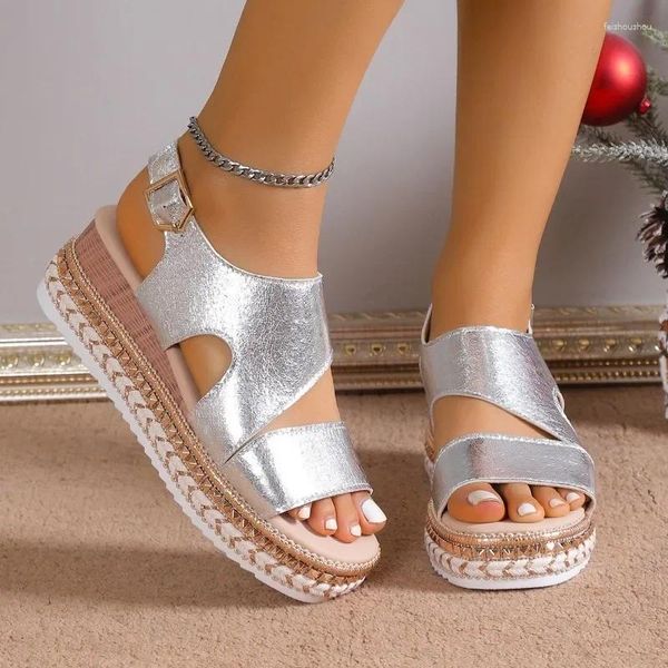 Sandalet Altın Pu Deri Kama Kadınlar için 2024 Yaz Peep Toe Platform Sandles Kadın Artı Boyut Kalın Sole Sandalias Mujer