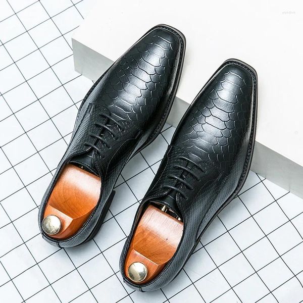 Sapatos casuais cavalheiros eleglish apontados oxford homens marrons grossos de escritório de escritório