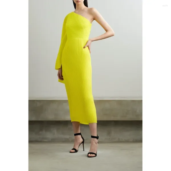 Повседневные платья Мияке плиссированные 2024 летние женщины платье лондон дизайнерская асимметрия с твердым цветом.