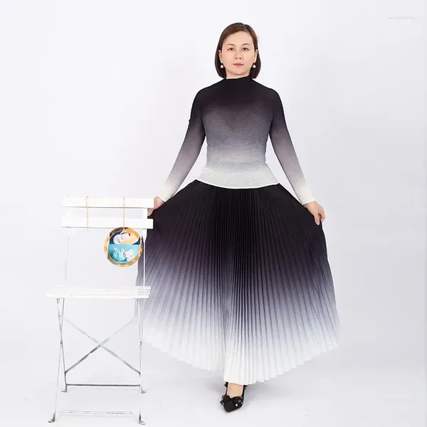 Vestidos de trabalho Miyake Mulheres plissadas 2024 gradiente de milho de manga longa de terno de temperamento solto