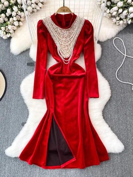 Lässige Kleider Herbst im Herbst Winter Luxus Perlen Halskette Samt Meerjungfrau Kleid Frauenständer lang Ärmel Sparkling Split Party Robe