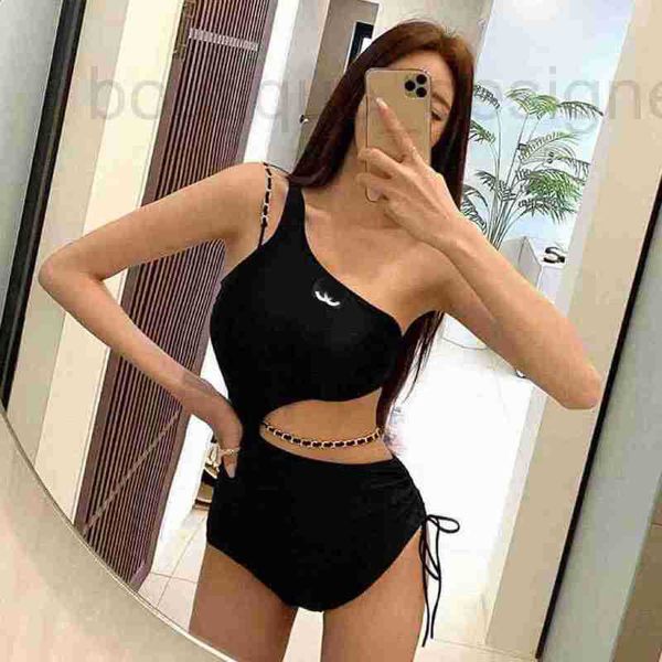 Designer de roupas de banho feminina Brand Sexy Little Fragrance High Beauty Girl Girl Swimsuit Black Chain Anti Glare Bikini Facation Swimsuit 0umo