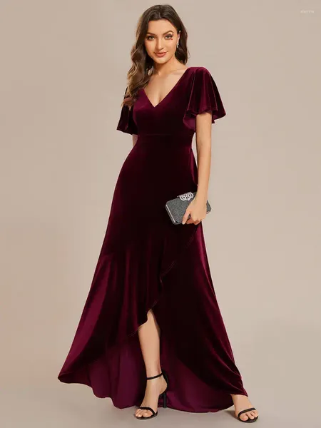 Vestidos de festa elegante vestido de noite lotus folhas de folhas altíssimos vastas em V com mangas curtas 2024 Ever Pretty of Taffeat Borgonha Bridesmaid