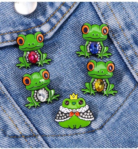 Броши милые корона лягушка эмалевые булавки мультфильм зеленый рыцарь животный для женщин рюкзаки рюкзаки одежда в лацка